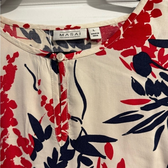 MASAI COPENHAGEN
Ducilla Floral Top In White with blue and red - Picture 9 of 11